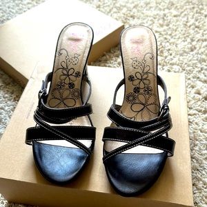 Jellypop heel sandals. Size 8 1/2. Color: Brown.